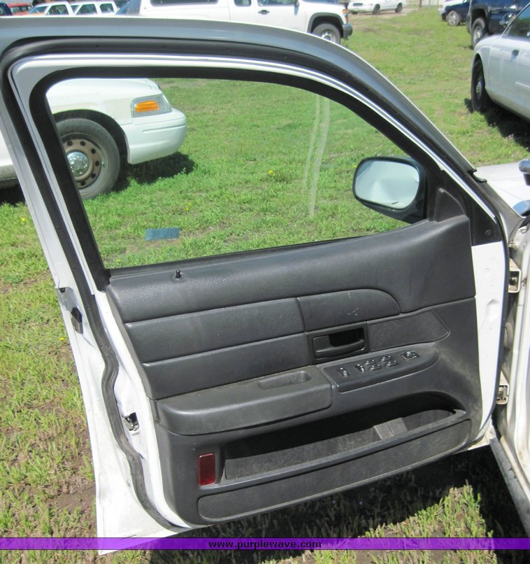 image for item 3831 2006 Ford Crown Victoria Police Interceptor