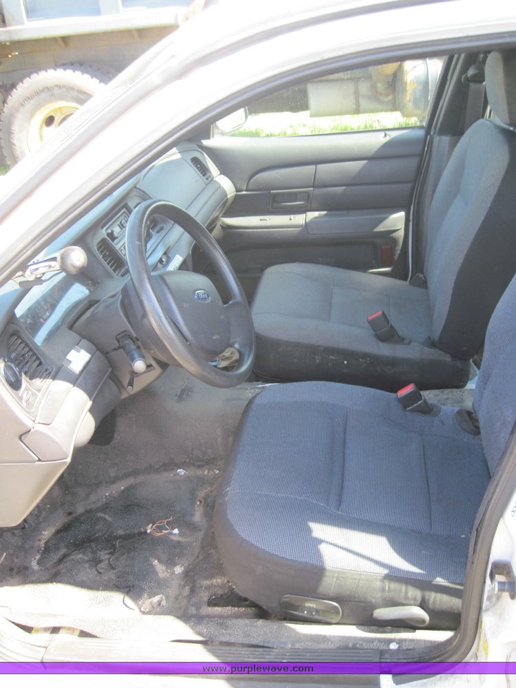 image for item 3831 2006 Ford Crown Victoria Police Interceptor