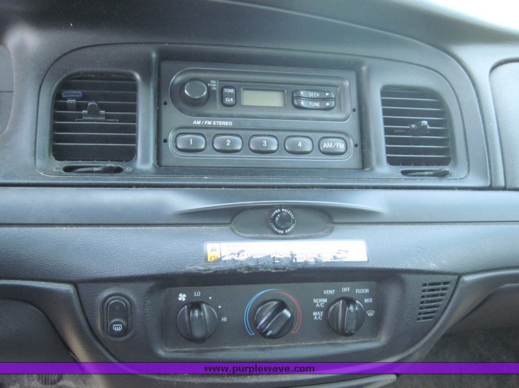 image for item 3831 2006 Ford Crown Victoria Police Interceptor