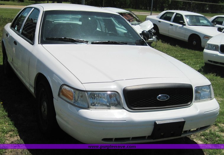 image for item 3832 2006 Ford Crown Victoria Police Interceptor
