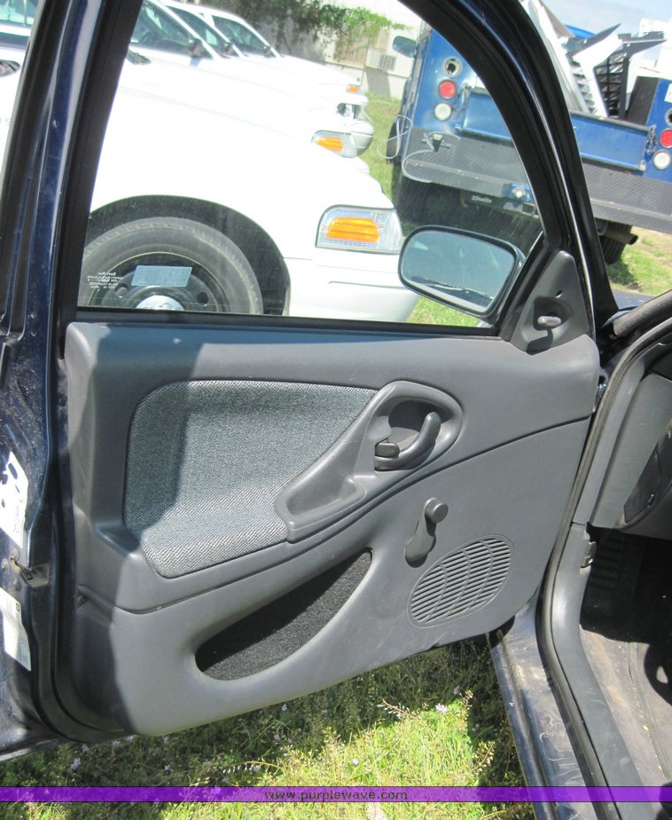 image for item 3833 2002 Chevrolet Cavalier