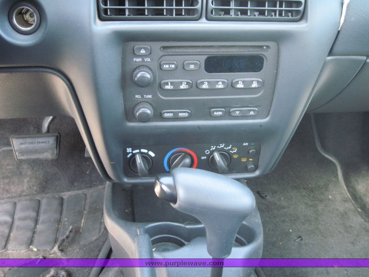 image for item 3833 2002 Chevrolet Cavalier