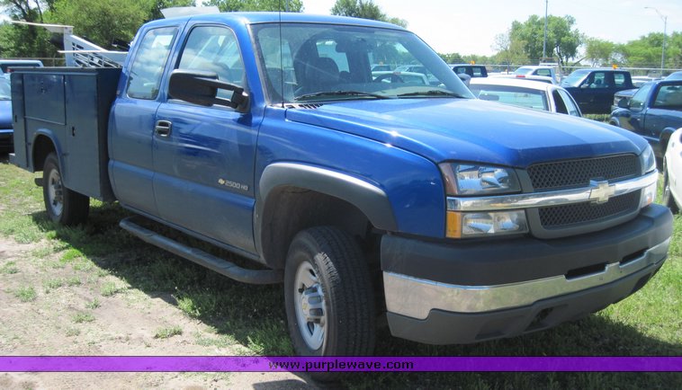 image for item 3834 2004 Chevrolet K2500HD Silverado