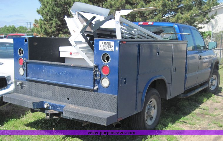 image for item 3834 2004 Chevrolet K2500HD Silverado