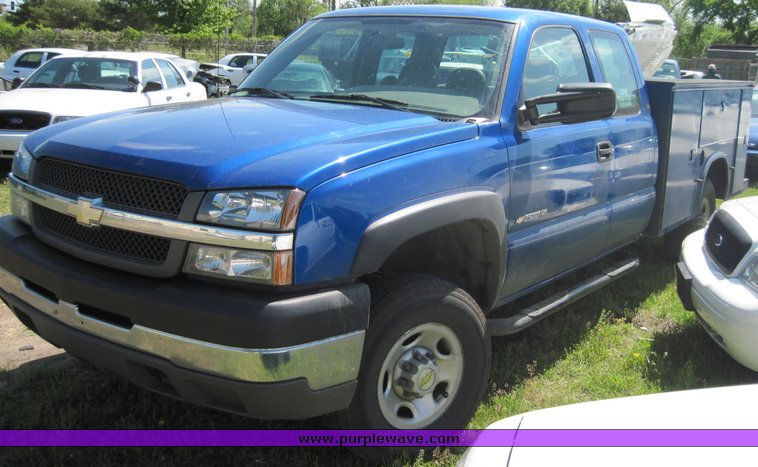 image for item 3834 2004 Chevrolet K2500HD Silverado