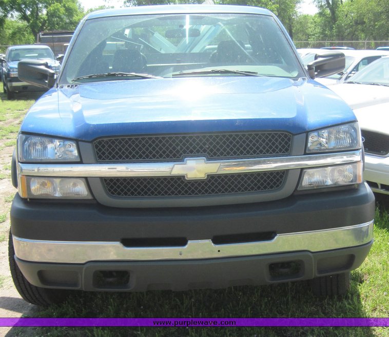 image for item 3834 2004 Chevrolet K2500HD Silverado
