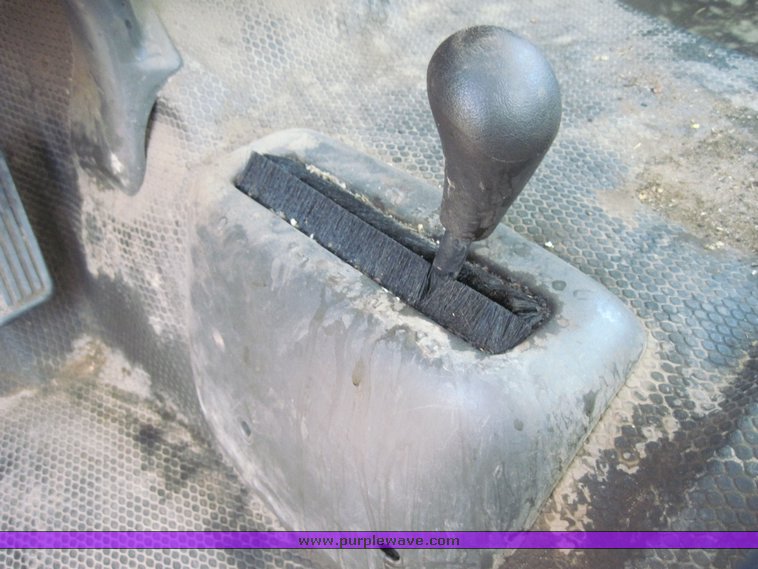 image for item 3834 2004 Chevrolet K2500HD Silverado