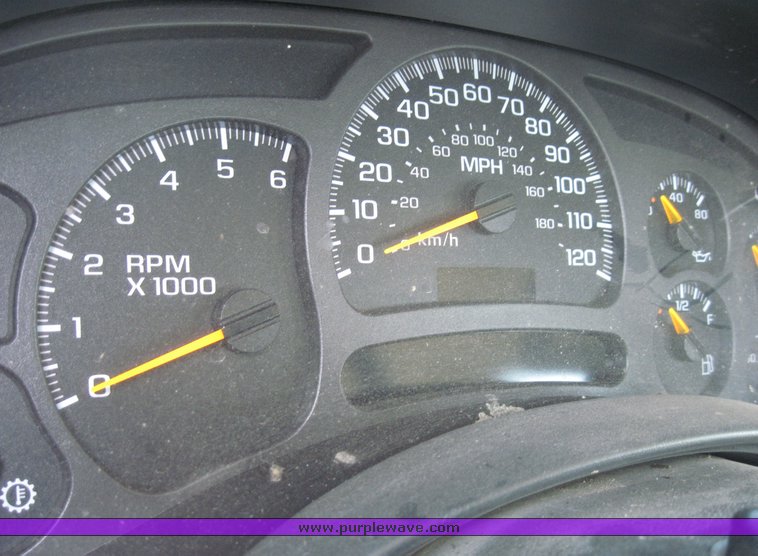 image for item 3834 2004 Chevrolet K2500HD Silverado