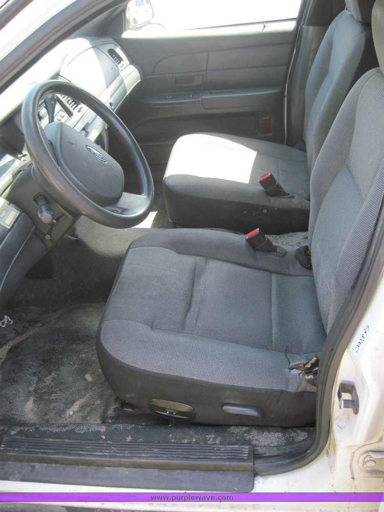 image for item 3837 2006 Ford Crown Victoria Police Interceptor