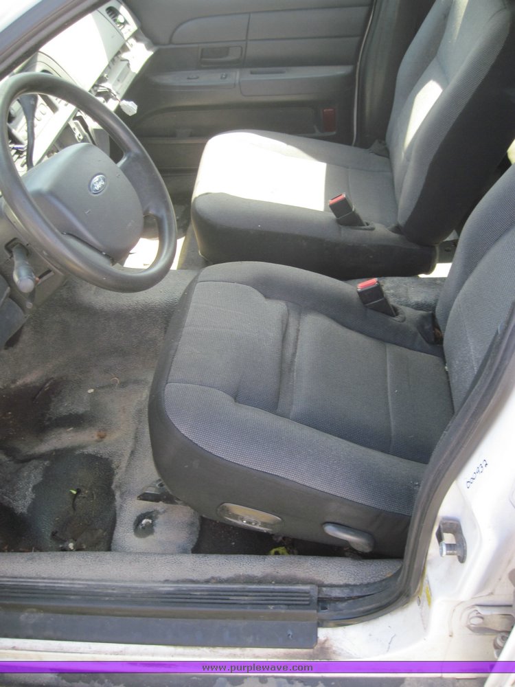 image for item 3839 2006 Ford Crown Victoria Police Interceptor