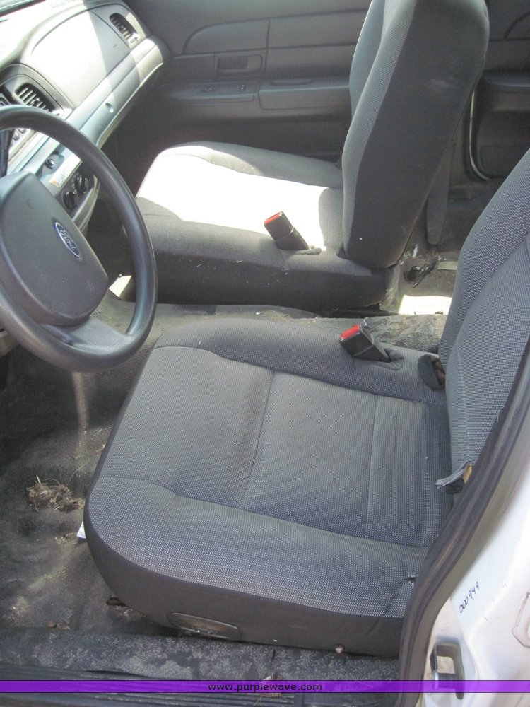image for item 3840 2006 Ford Crown Victoria Police Interceptor
