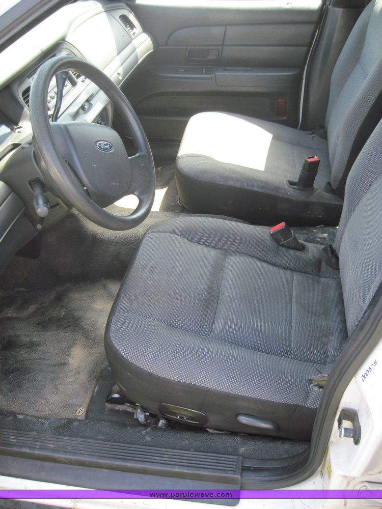 image for item 3841 2006 Ford Crown Victoria Police Interceptor