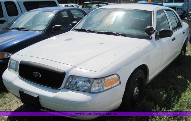 image for item 3842 2006 Ford Crown Victoria Police Interceptor