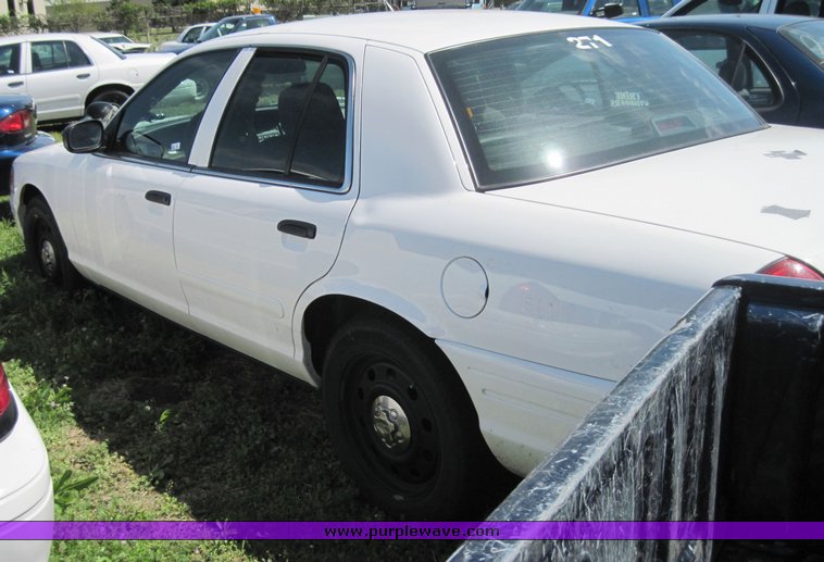 image for item 3842 2006 Ford Crown Victoria Police Interceptor