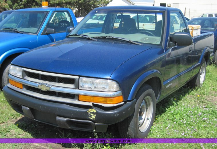 image for item 3845 1998 Chevrolet S10