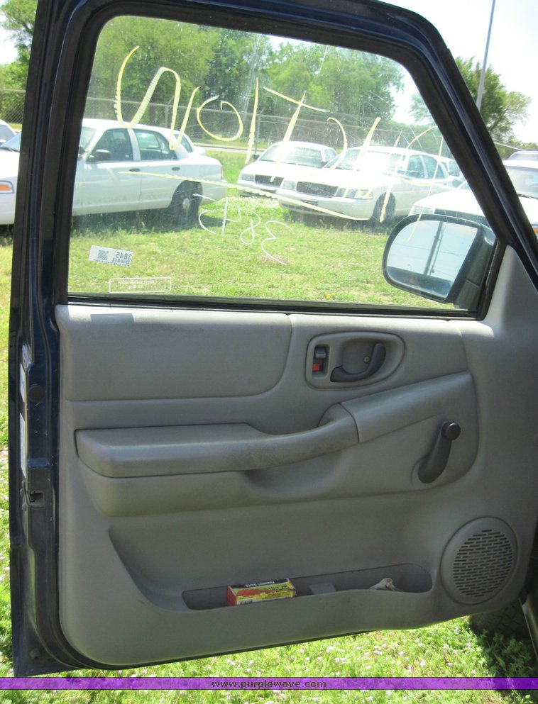 image for item 3845 1998 Chevrolet S10