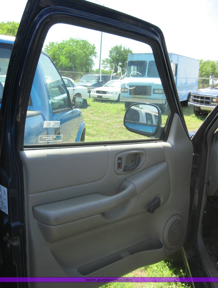 image for item 3847 1998 Chevrolet S10