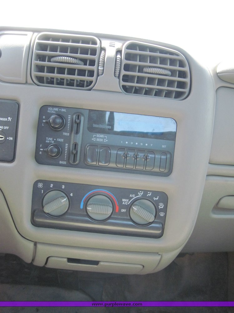 image for item 3847 1998 Chevrolet S10