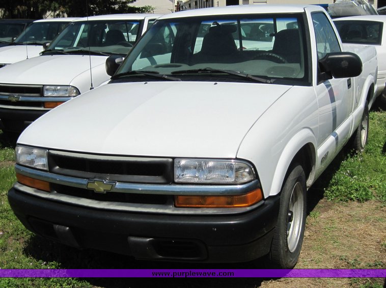 image for item 3848 1999 Chevrolet S10