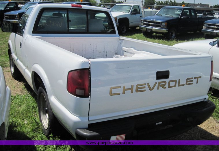 image for item 3848 1999 Chevrolet S10