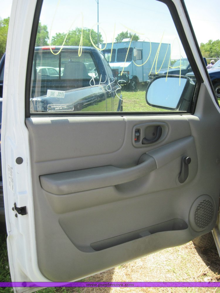 image for item 3848 1999 Chevrolet S10
