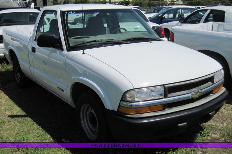image for item 3849 1999 Chevrolet S10