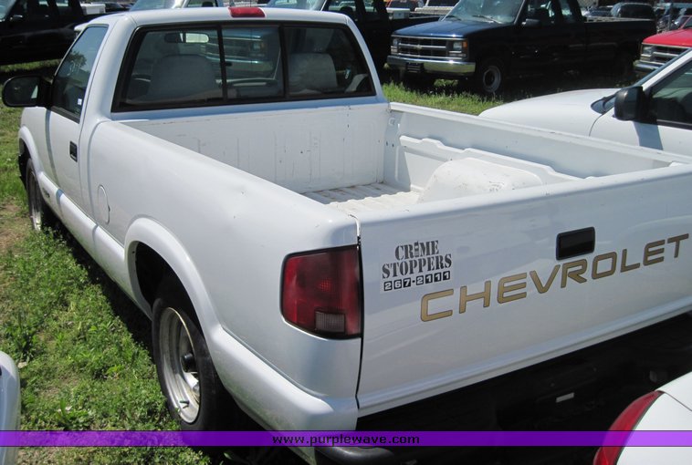 image for item 3849 1999 Chevrolet S10