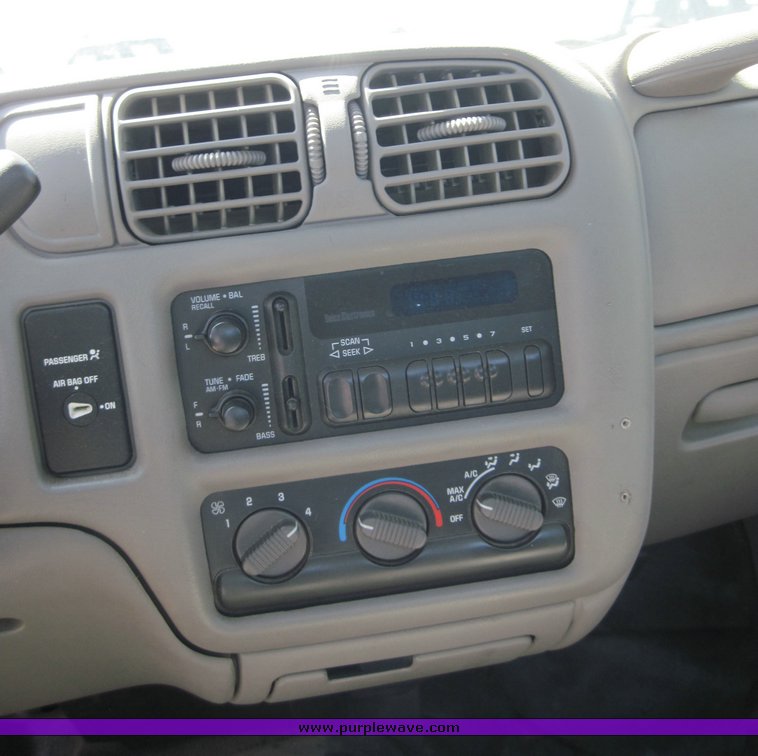 image for item 3849 1999 Chevrolet S10