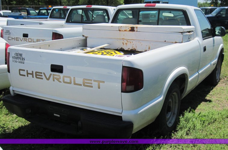 image for item 3850 1999 Chevrolet S10