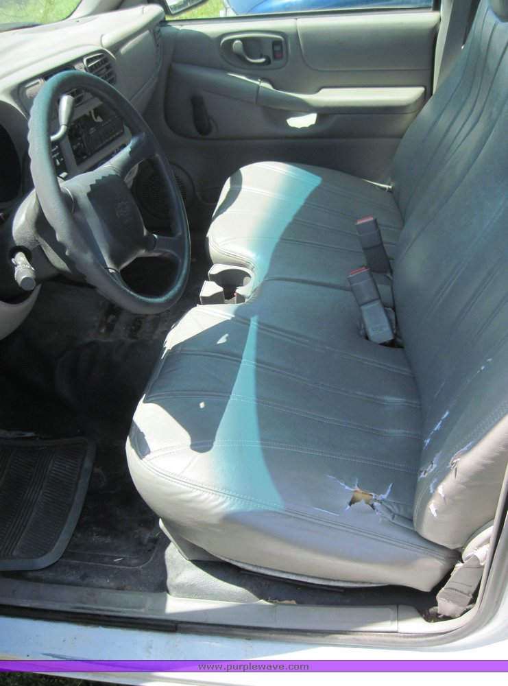 image for item 3850 1999 Chevrolet S10