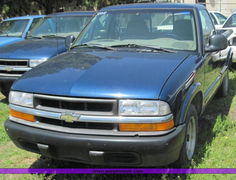 image for item 3851 1998 Chevrolet S10