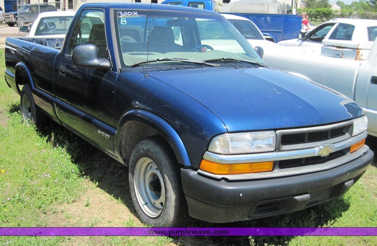 image for item 3851 1998 Chevrolet S10