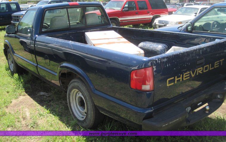 image for item 3851 1998 Chevrolet S10