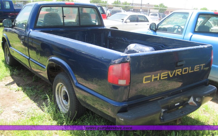 image for item 3852 1998 Chevrolet S10
