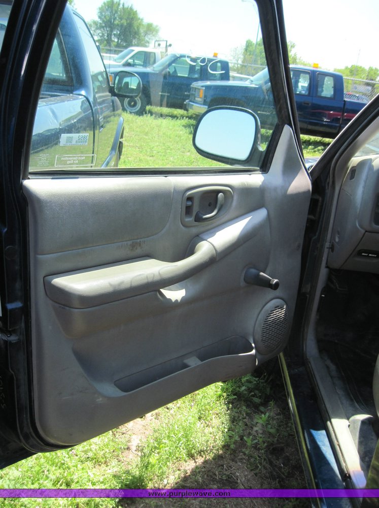 image for item 3852 1998 Chevrolet S10