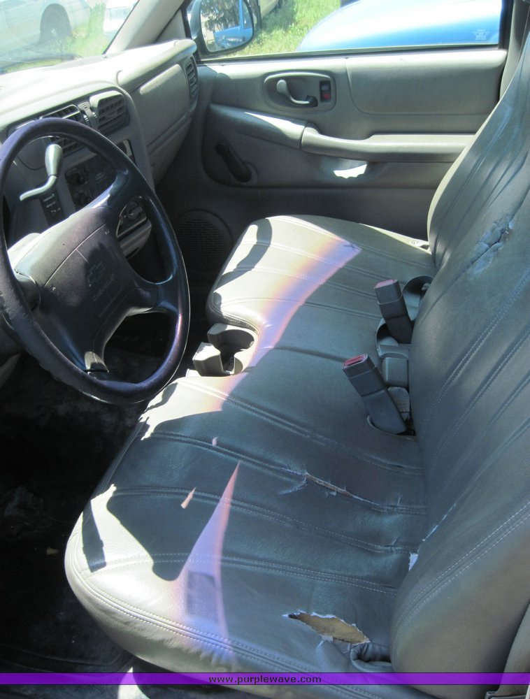 image for item 3852 1998 Chevrolet S10