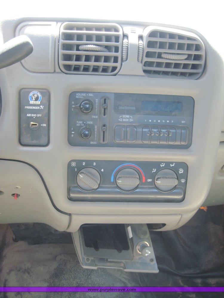 image for item 3852 1998 Chevrolet S10