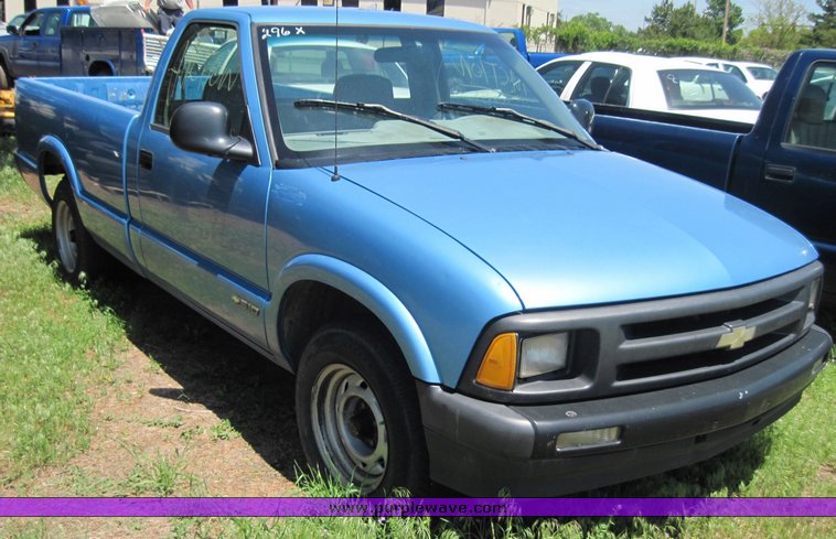 image for item 3853 1997 Chevrolet S10