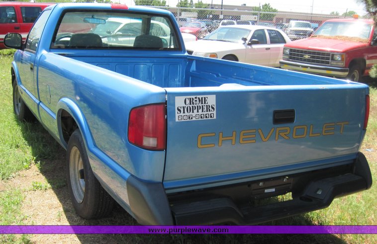 image for item 3853 1997 Chevrolet S10