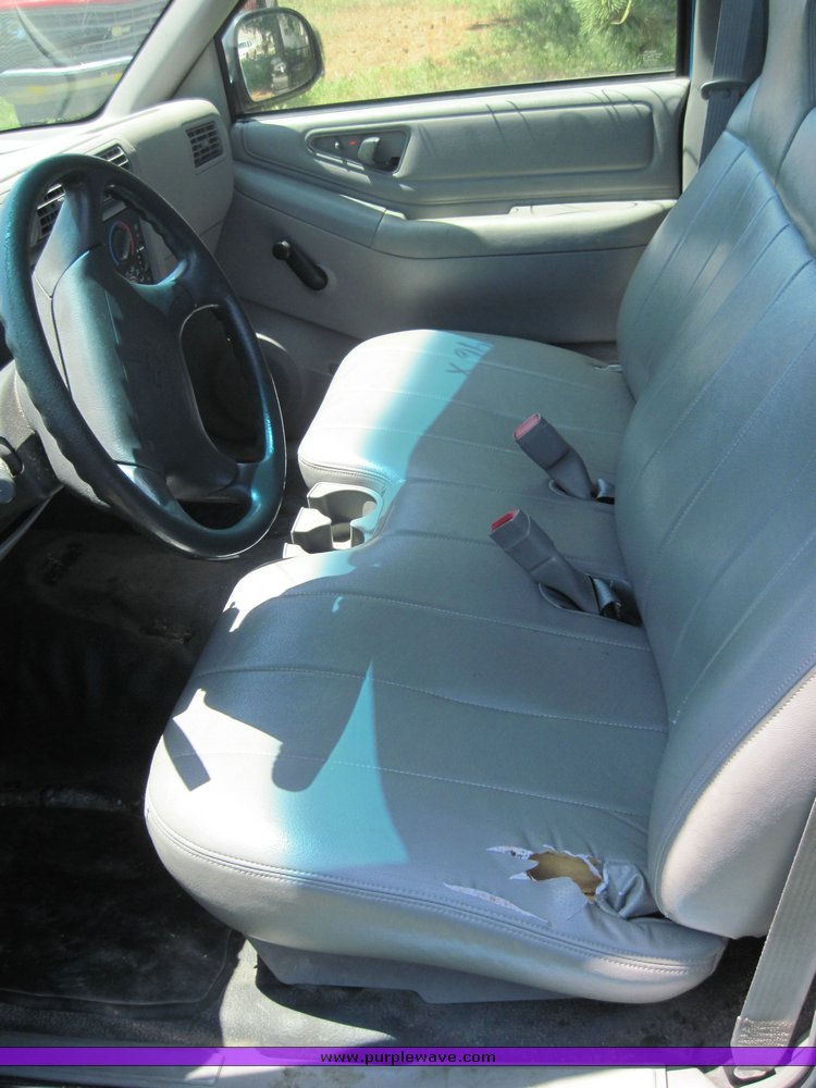 image for item 3853 1997 Chevrolet S10