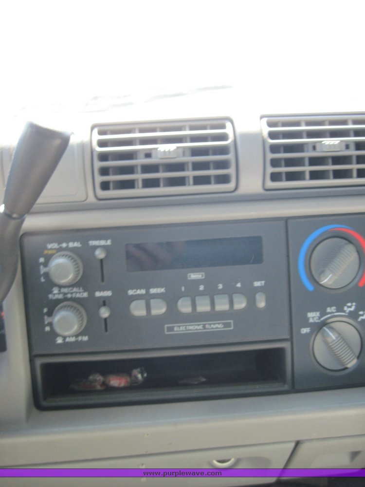 image for item 3853 1997 Chevrolet S10