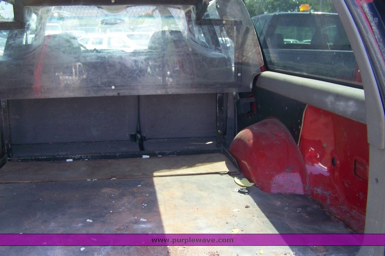 image for item 3855 1999 Chevrolet C2500 Suburban