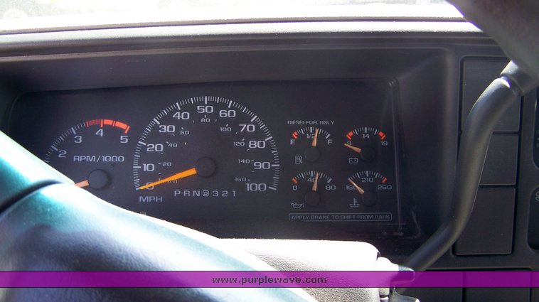 image for item 3855 1999 Chevrolet C2500 Suburban