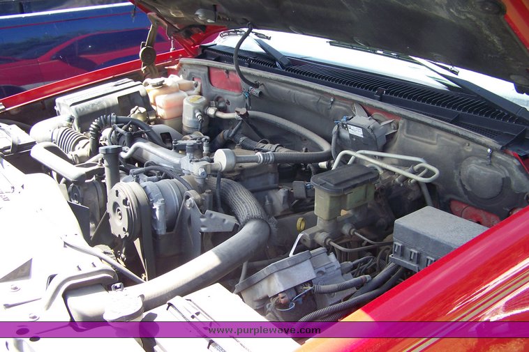 image for item 3855 1999 Chevrolet C2500 Suburban