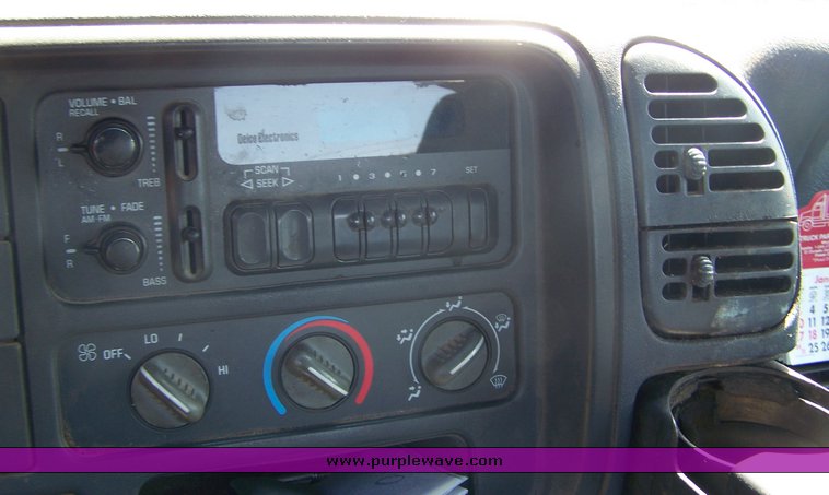 image for item 3856 2000 Chevrolet C2500 pickup truck