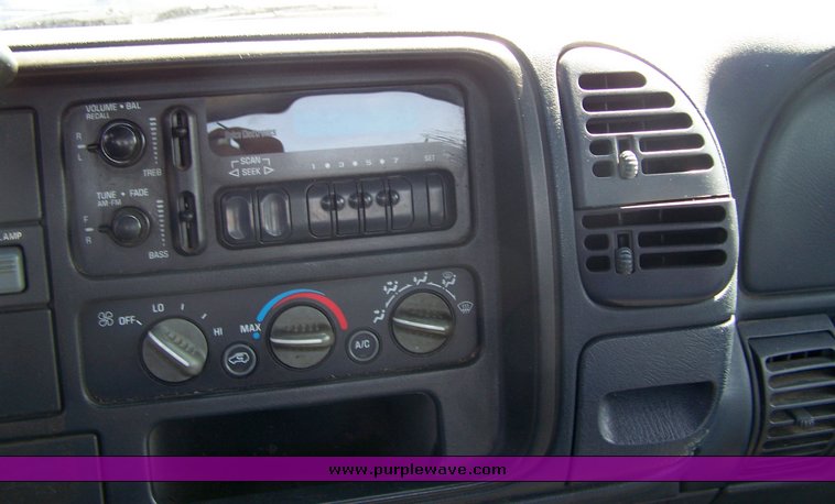 image for item 3857 2000 Chevrolet C2500 pickup truck