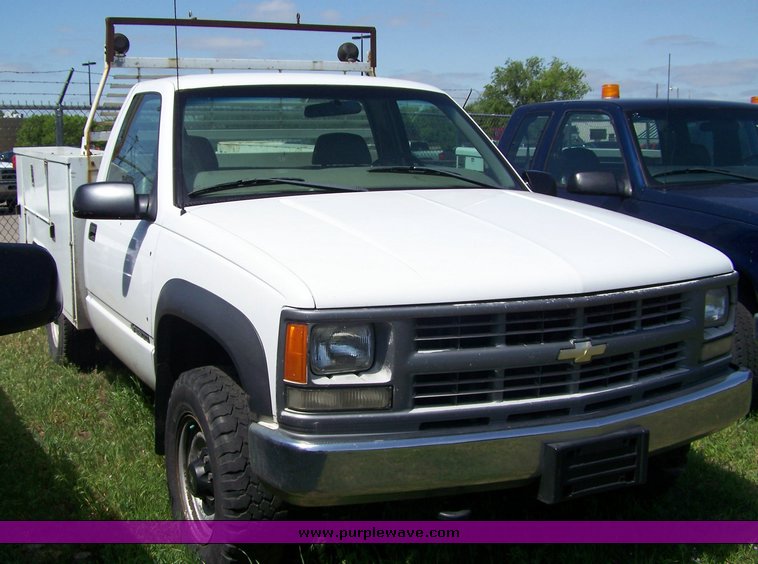 image for item 3858 1998 Chevrolet K2500 pickup truck