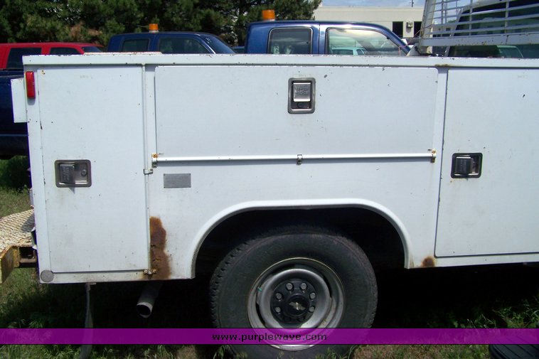 image for item 3858 1998 Chevrolet K2500 pickup truck