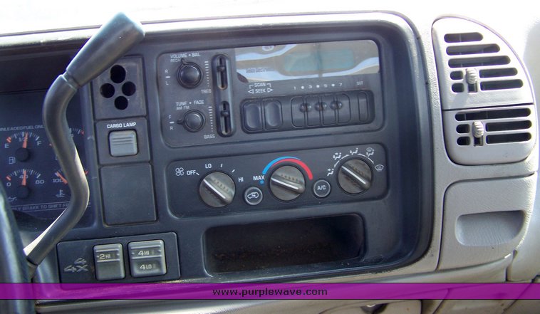 image for item 3858 1998 Chevrolet K2500 pickup truck