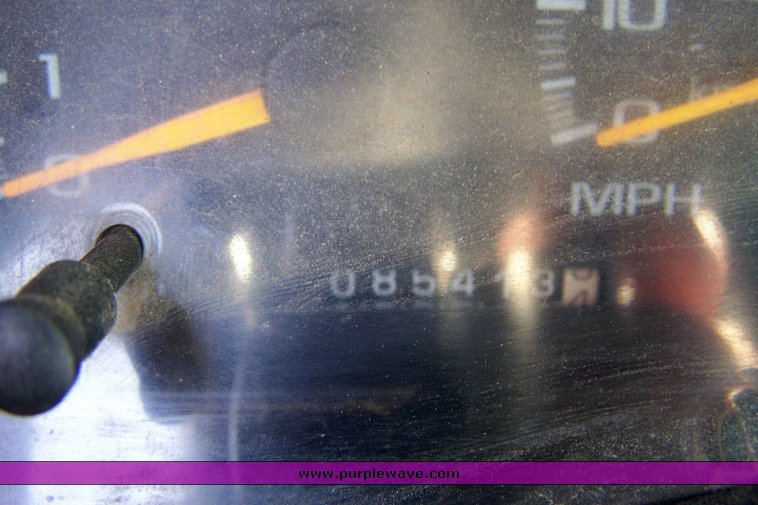 image for item 3859 2000 Chevrolet C2500 pickup truck